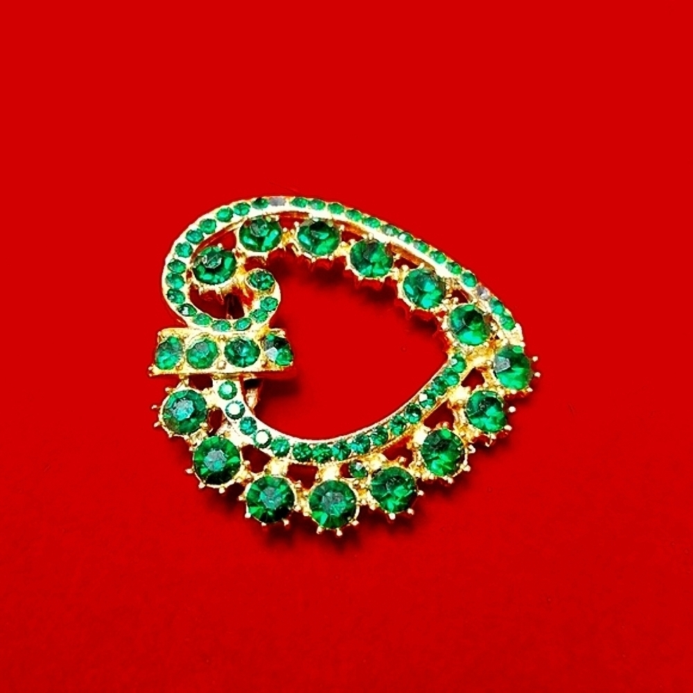 Brooch Vintage Heart Shaped Goldtone with Green Rhinestones 2"×2"